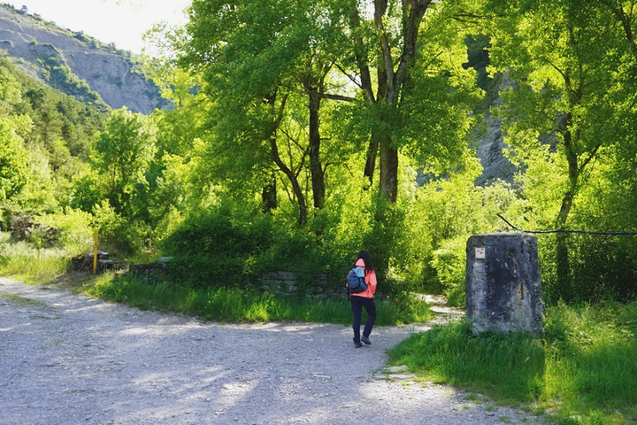 Inicio del camino desde el pueblo de Oros Bajo