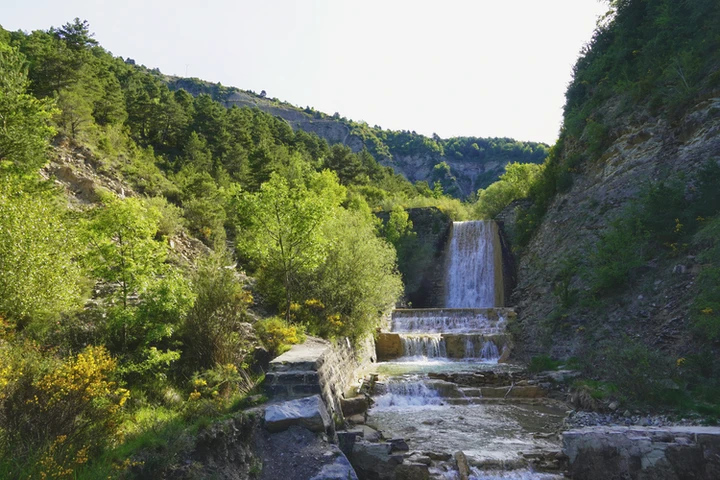 primera cascada en la ruta de Oros Bajo