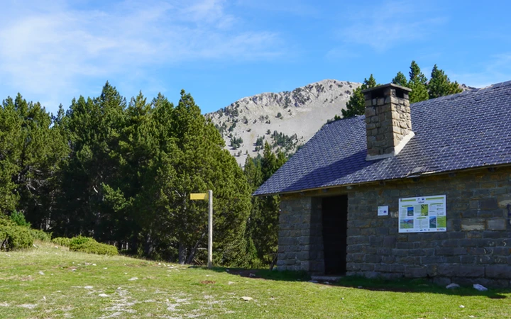 Refugio de Lavasar, inicio de la ruta al ibón de Plan