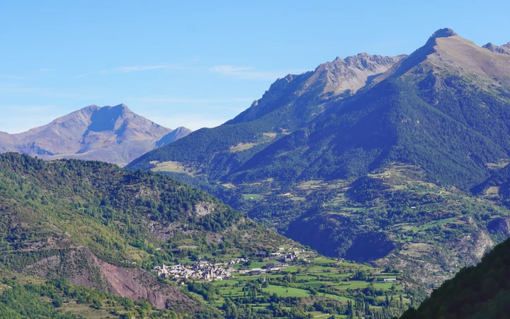 Vistas del valle de Chistau durante la subida al ibón de Plan
