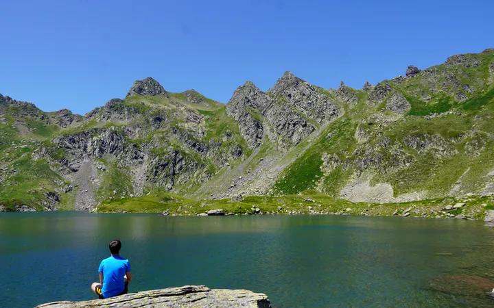 Lac Bersau, el más grande de los Lagos de Ayous