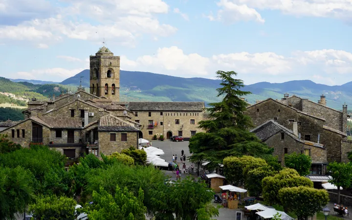 Vistas del pueblo de Aínsa en Huesca