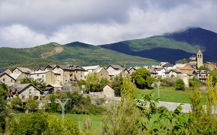 Vistas de Aísa, el pueblo más grande del valle