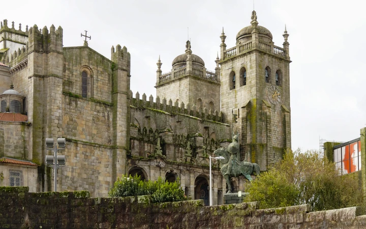 Vistas de la Catedral de Oporto
