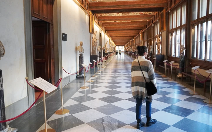 Pasillo del museo en el interior de la Galería Uffizi