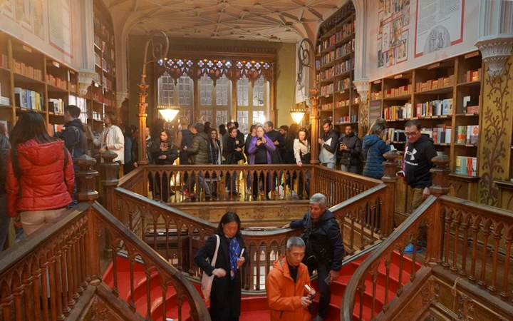 Interior de la Librería Lello en Oporto