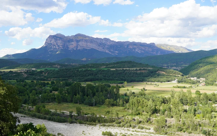 Vistas de la Peña Montañesa desde Aínsa
