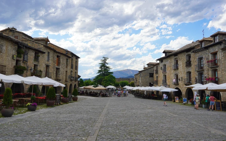Plaza Mayor de Aínsa