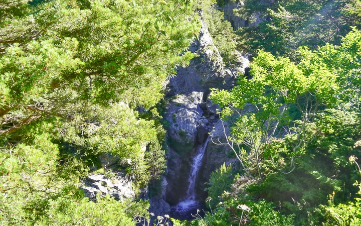 Vistas de la cascada del Sandaruelo en Bujaruelo