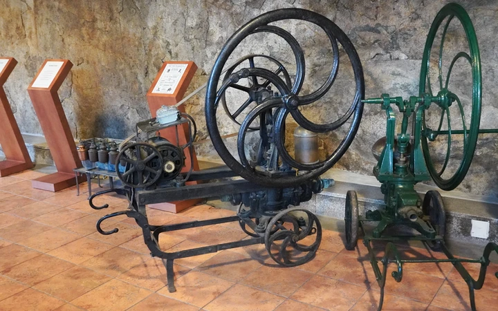 Zona de museo en la visita a la Bodega Burmester