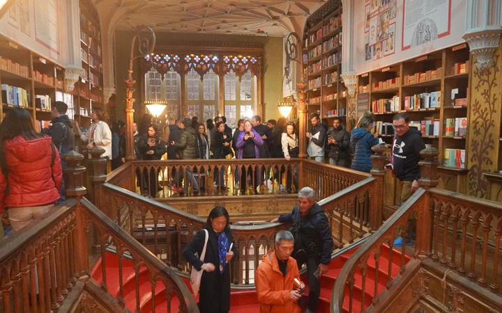 Escaleras de la Librería Lello