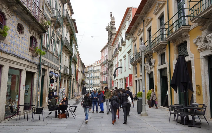 Rua das Flores en el centro de Oporto