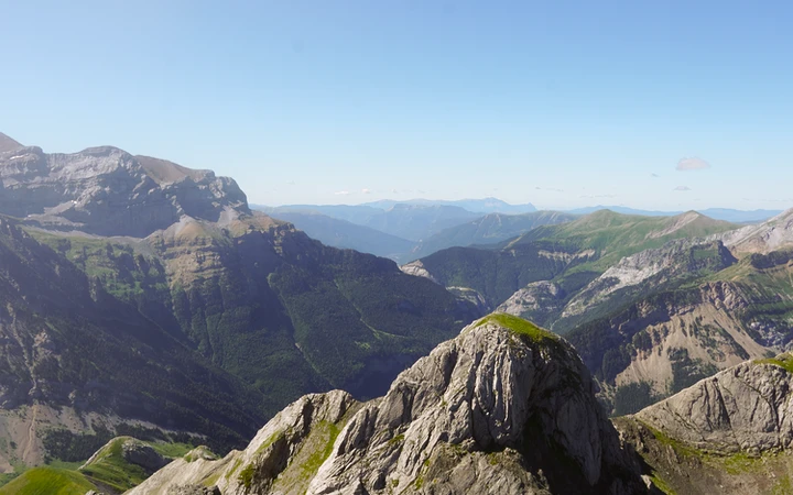 Vistas hacia el Valle de Bujaruelo desde el Pico Bernatuara
