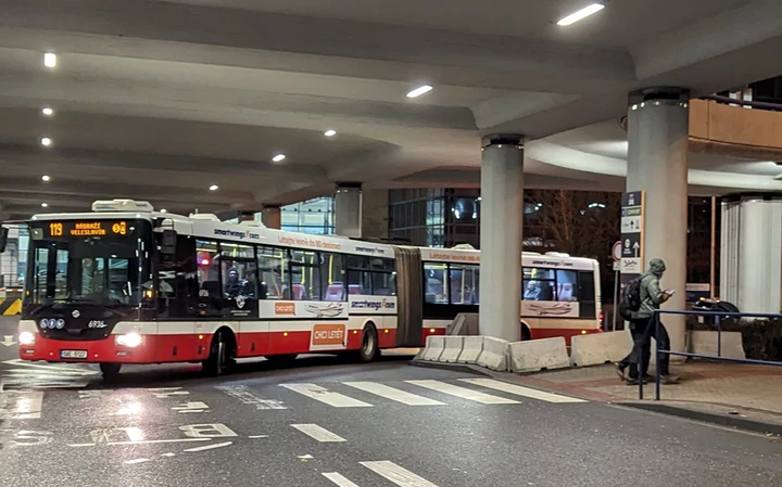 Autobús 59 del aeropuerto de Praga