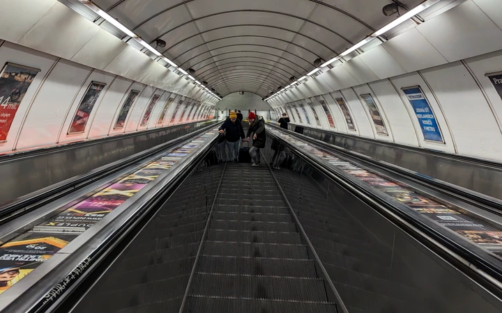 Escaleras mecánicas del metro de Praga