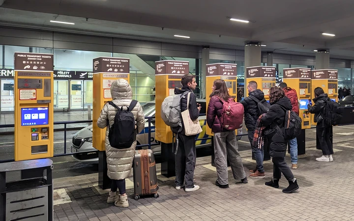 Máquinas para comprar los billetes en el aeropuerto