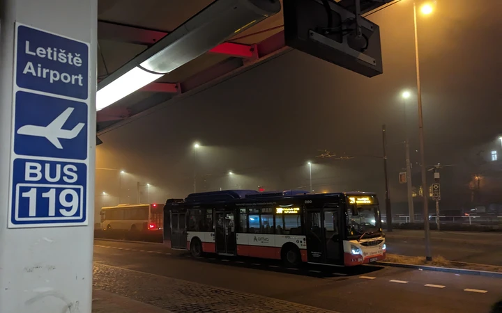 Parada del autobús del aeropuerto 119