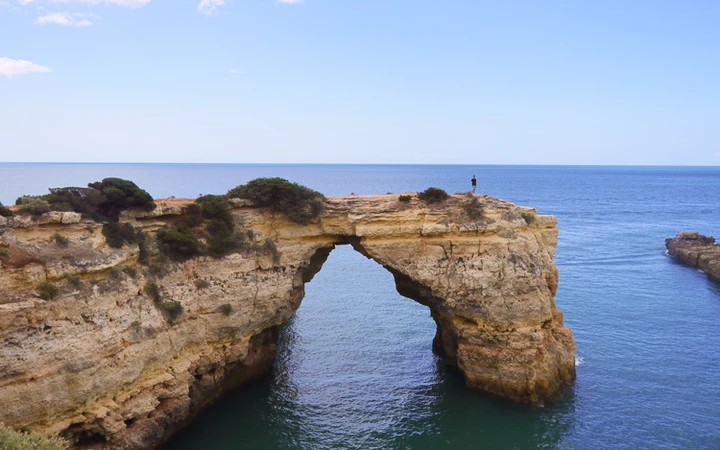 Arco de la Praia de Albandeira en el Algarve