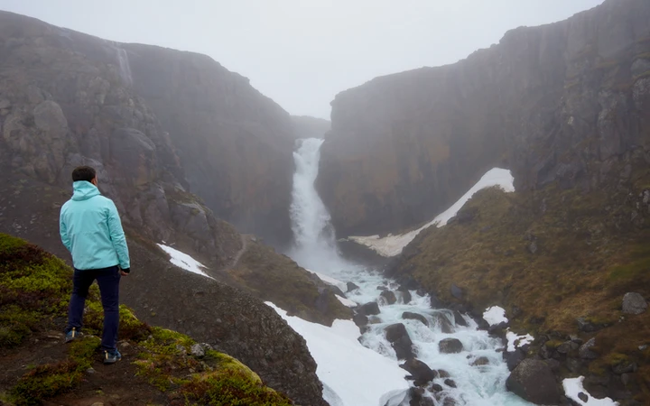 Cascada Fardagafoss cerca de Egilsstaðir