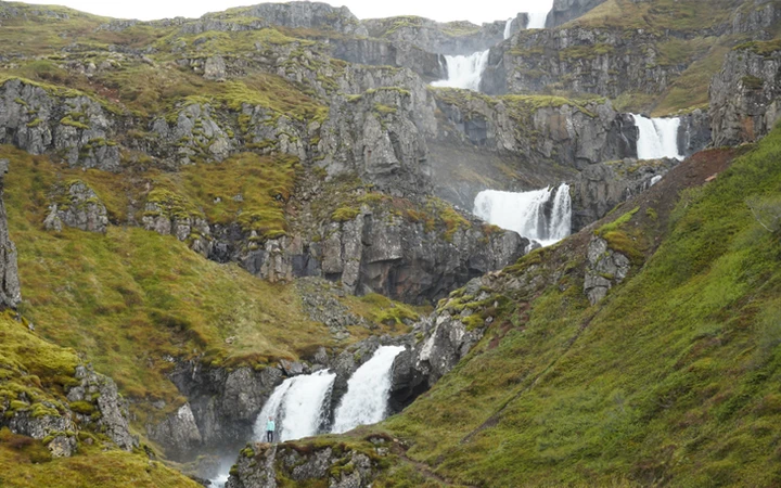 Mjóifjörður y Cascada Klifbrekkufossar