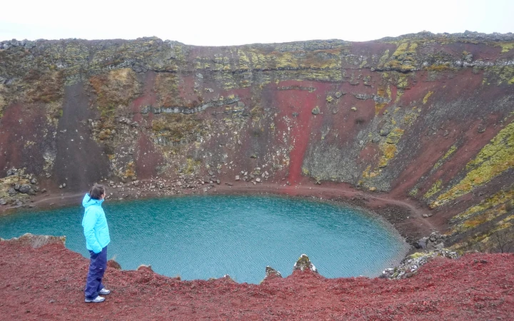 Crater Kerid en el sur de Islandia
