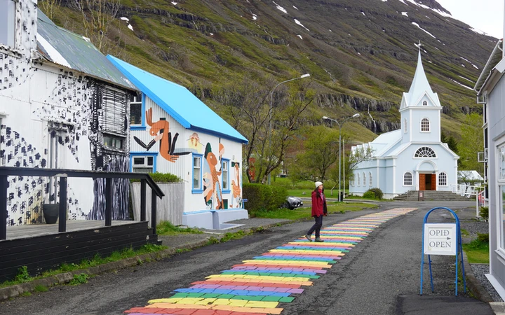 Calle más conocida de Seydisfjordur