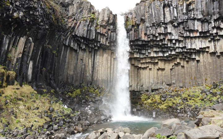 Cascada Svartifoss en el Parque Nacional de Skaftafell