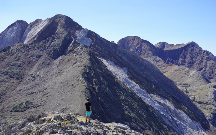 Vistas hacia Los Infiernos y el Gramo Negro desde el Tebarray