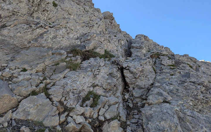 Sencilla brecha que da acceso a la cima de La Moleta