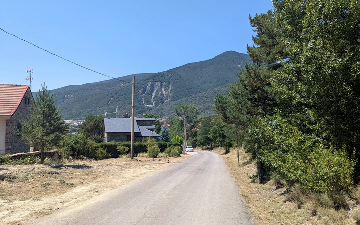 Último tramo de la ruta a Punta Espata por pista hasta Villanúa