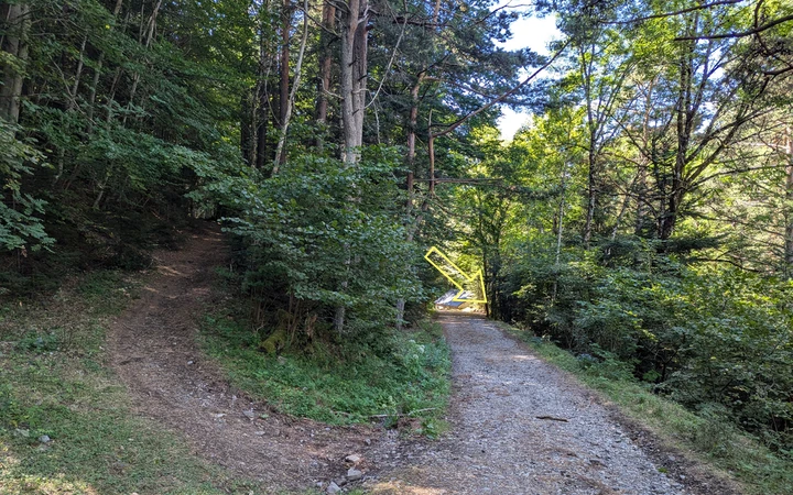 Salida a la pista de la Casita Blanca y desvío de tomaremos