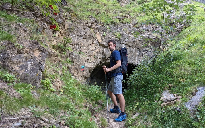Cueva en El Carretón de Canfranc