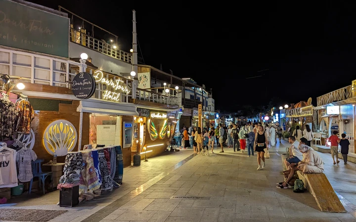 Paseo marítimo de Dahab por la noche