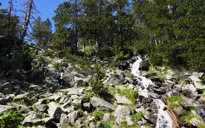 Tramo de piedra antes del ibón de Escarpinosa