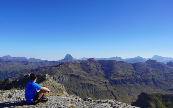 Vistas de el Valle de Izas con el Midi d'Ossau desde La Moleta