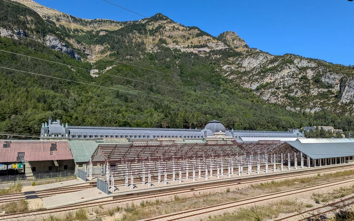 Vistas de la Estación de Canfranc y de la Olla de Estiviellas