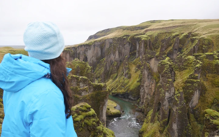 Cañón Fjadrárgljúfur desde el segundo mirador