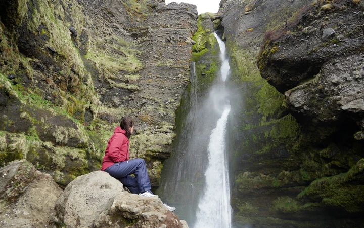 Cascada Gluggafoss en el sur de Islandia