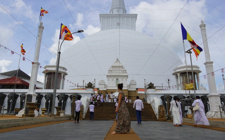 Estupa Ruwanweli Maha Seya en Anuradhapura