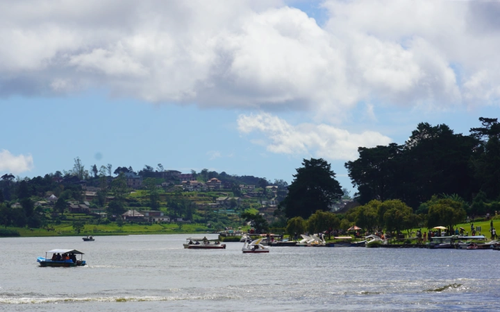 Lago Gregory en el centro de Kandy
