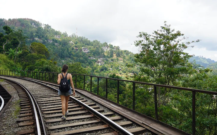 Puente de las vías del tren de regreso a Ella