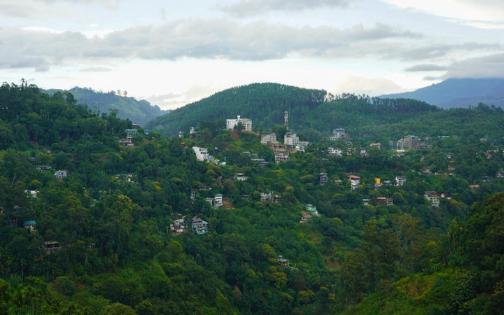 Edificaciones en las montañas de Ella