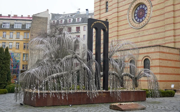 Árbol de la vida junto a la Gran Sinagoga de Budapest