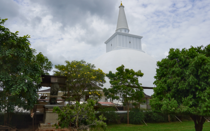Qué ver en Anuradhapura: Estupa Mirisavatiya