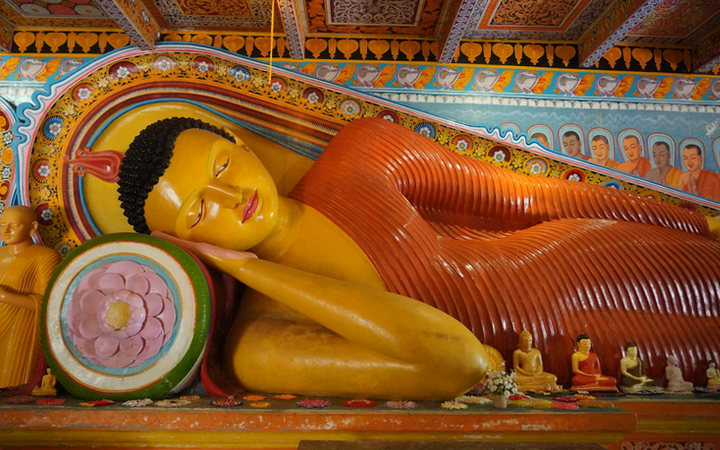 Buda reclinado en el Templo de Isurumuniya