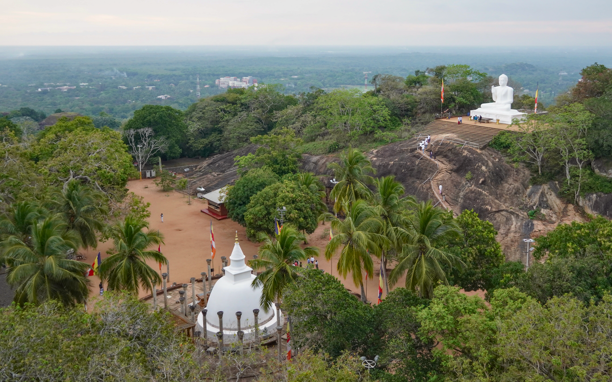 Vistas del monasterio de Mihintale en Sri Lanka