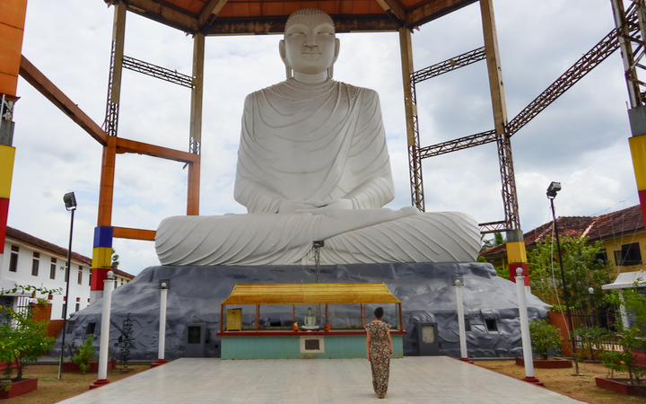Qué ver en Anuradhapura: Sarananda Pirivena Budda