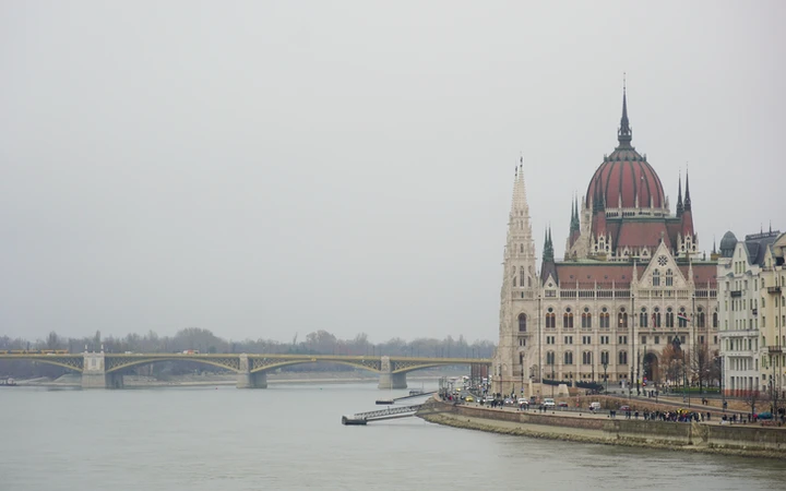 Vistas desde el Puente de las Cadenas de Budapest