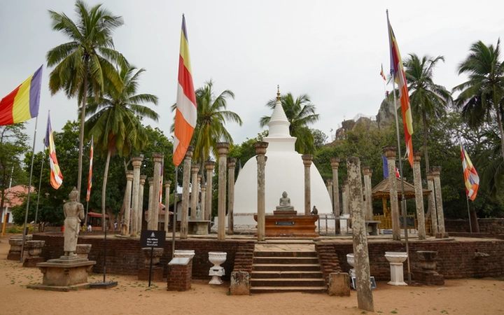 Dagoba Ambasthale en Mihintale