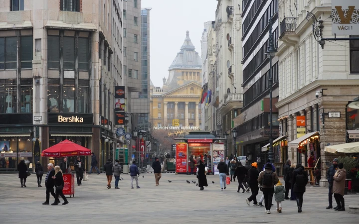 Calle Deák Ferenc y la plaza Vörösmarty en Budapest